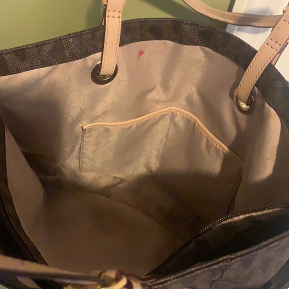 Authentic Michael Kors Bag - Picture 5 of 9